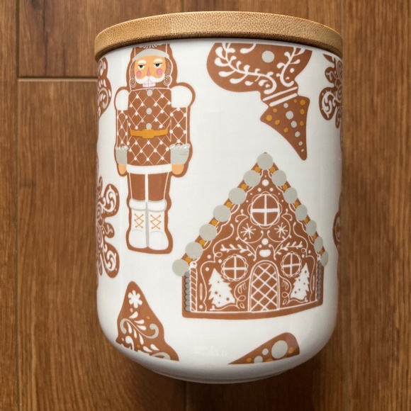 Gingerbread canister - Picture 1 of 4